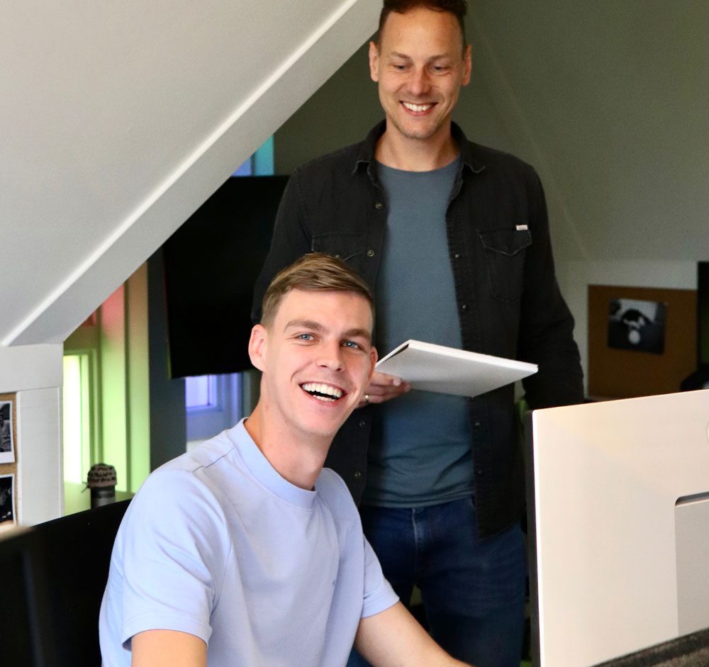Contact Damian en Stef Collega's aan het werk